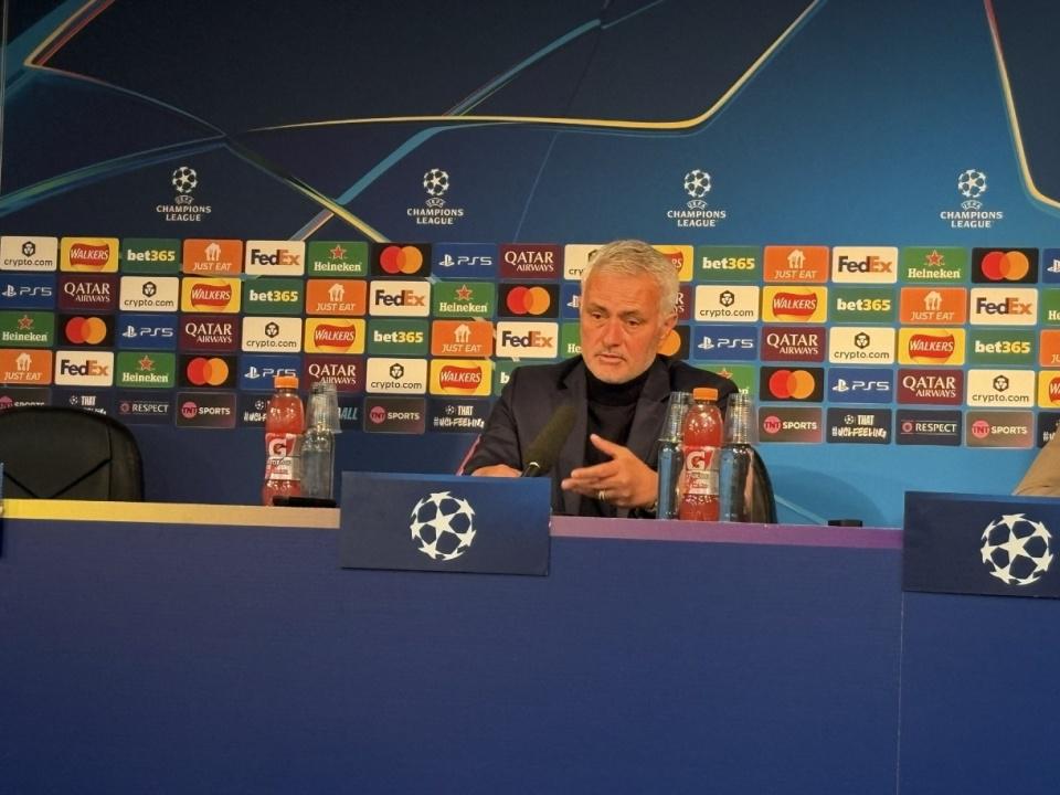 波普手抛球, 豪非常客气, 本菲卡收获 波普手抛球, 豪非常客气, 本菲卡收获