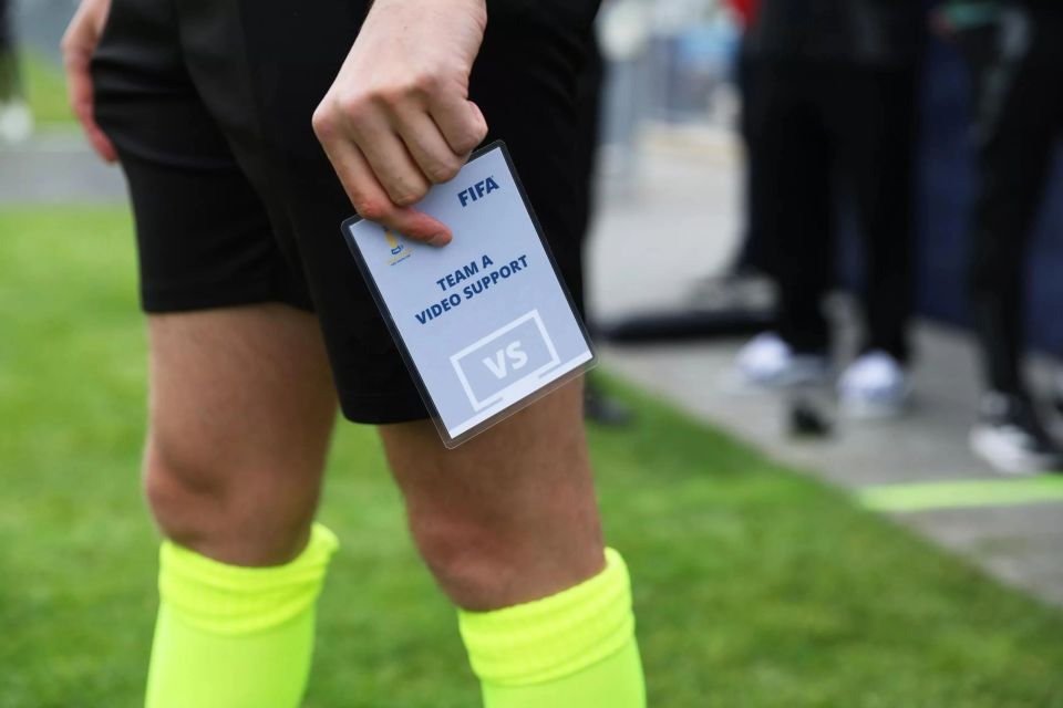 观看相关事, 出质疑 观看相关事, 出质疑