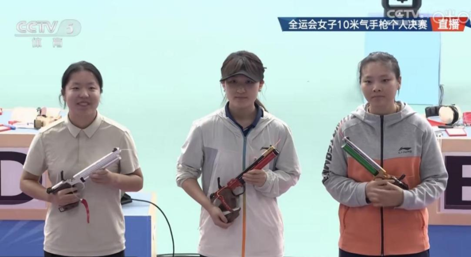 张绮与队友 张绮与队友